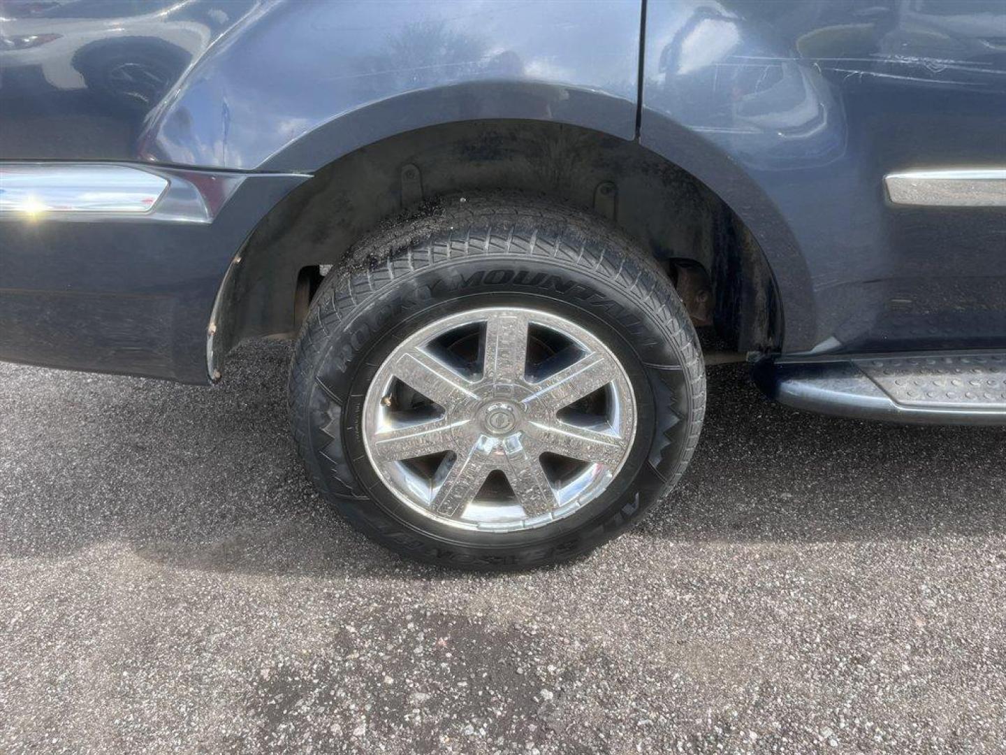 2008 Blue /Grey Chrysler Aspen (1A8HW58248F) with an 5.7l V8 SFI Hemi 5.7l engine, Automatic transmission, located at 745 East Steele Rd., West Columbia, SC, 29170, (803) 755-9148, 33.927212, -81.148483 - Special Internet Price! 2008 Chrysler Aspen with AM/FM radio, Cruise control, Backup camera, Sunroof, Leather interior, 3rd row seating, Rear entertainment, Powered driver seat, Powered windows, Powered door locks, Plus more! - Photo#34