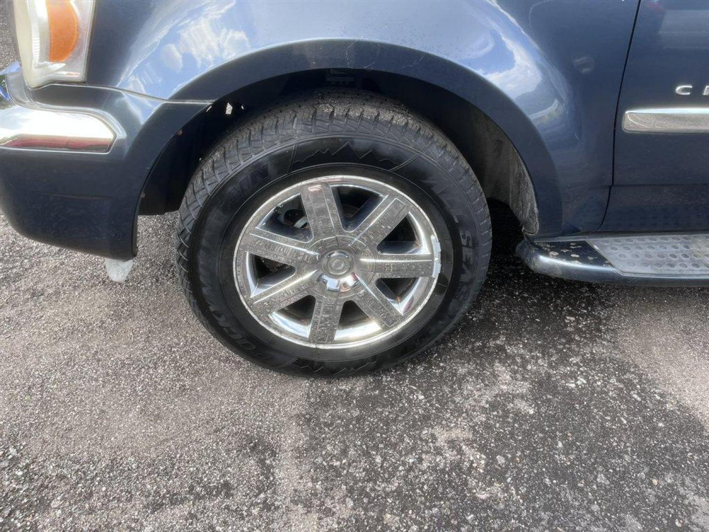 2008 Blue /Grey Chrysler Aspen (1A8HW58248F) with an 5.7l V8 SFI Hemi 5.7l engine, Automatic transmission, located at 745 East Steele Rd., West Columbia, SC, 29170, (803) 755-9148, 33.927212, -81.148483 - Special Internet Price! 2008 Chrysler Aspen with AM/FM radio, Cruise control, Backup camera, Sunroof, Leather interior, 3rd row seating, Rear entertainment, Powered driver seat, Powered windows, Powered door locks, Plus more! - Photo#36