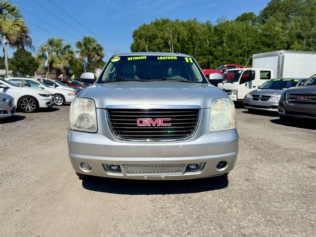 2011 Silver /Grey GMC Yukon XL (1GKS1KE02BR) with an 5.3l V8 SFI Flex 5.3l engine, Automatic transmission, located at 745 East Steele Rd., West Columbia, SC, 29170, (803) 755-9148, 33.927212, -81.148483- Photo#1