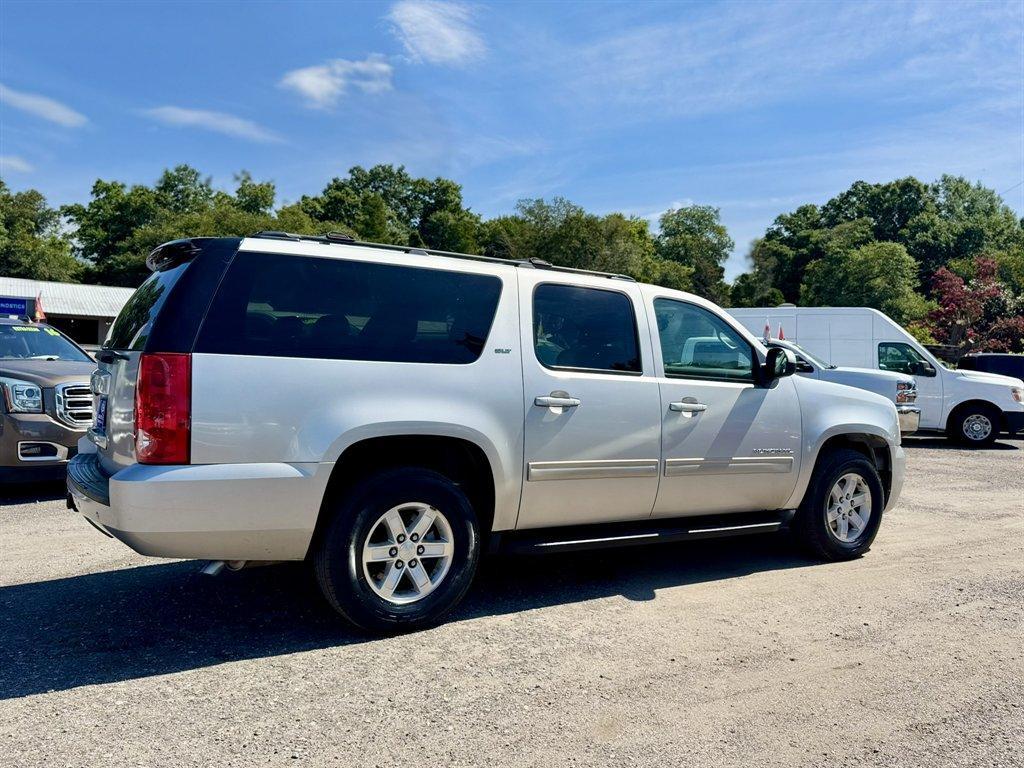 2011 Silver /Grey GMC Yukon XL (1GKS1KE02BR) with an 5.3l V8 SFI Flex 5.3l engine, Automatic transmission, located at 745 East Steele Rd., West Columbia, SC, 29170, (803) 755-9148, 33.927212, -81.148483- Photo#3
