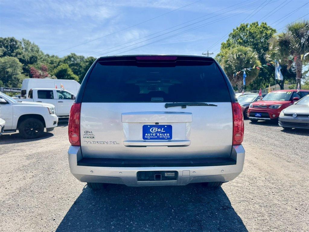 2011 Silver /Grey GMC Yukon XL (1GKS1KE02BR) with an 5.3l V8 SFI Flex 5.3l engine, Automatic transmission, located at 745 East Steele Rd., West Columbia, SC, 29170, (803) 755-9148, 33.927212, -81.148483- Photo#4