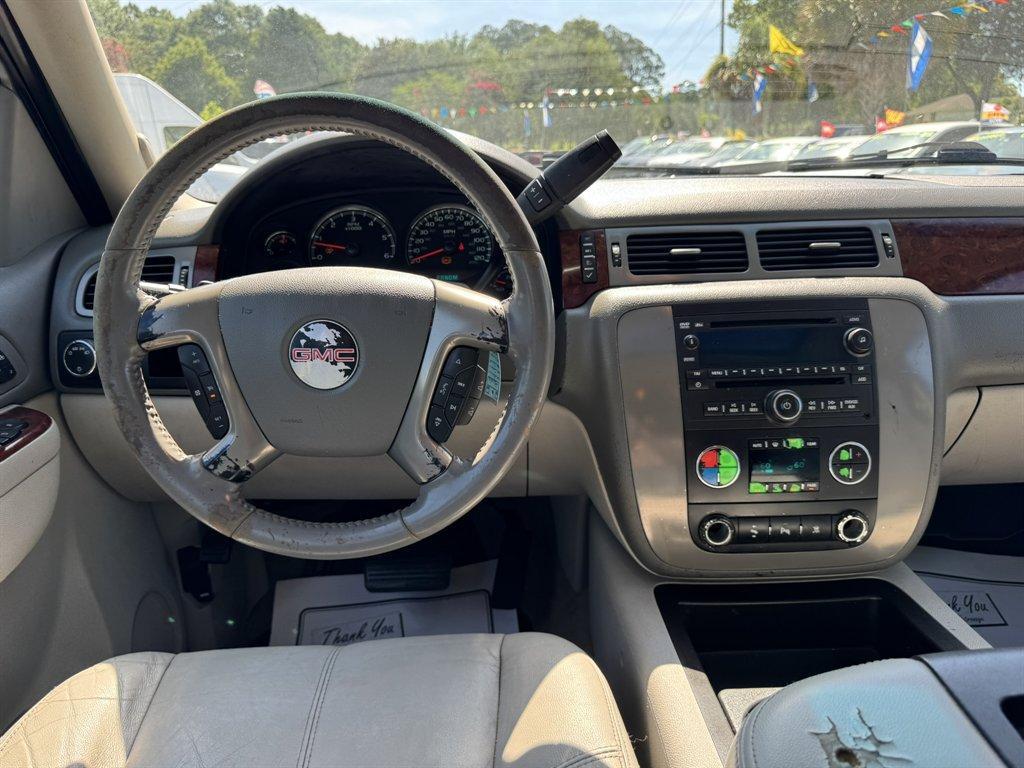 2011 Silver /Grey GMC Yukon XL (1GKS1KE02BR) with an 5.3l V8 SFI Flex 5.3l engine, Automatic transmission, located at 745 East Steele Rd., West Columbia, SC, 29170, (803) 755-9148, 33.927212, -81.148483- Photo#6