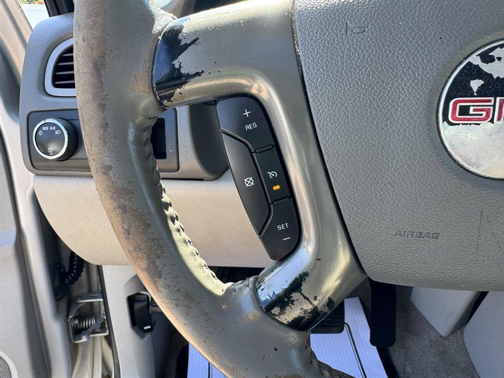 2011 Silver /Grey GMC Yukon XL (1GKS1KE02BR) with an 5.3l V8 SFI Flex 5.3l engine, Automatic transmission, located at 745 East Steele Rd., West Columbia, SC, 29170, (803) 755-9148, 33.927212, -81.148483- Photo#8