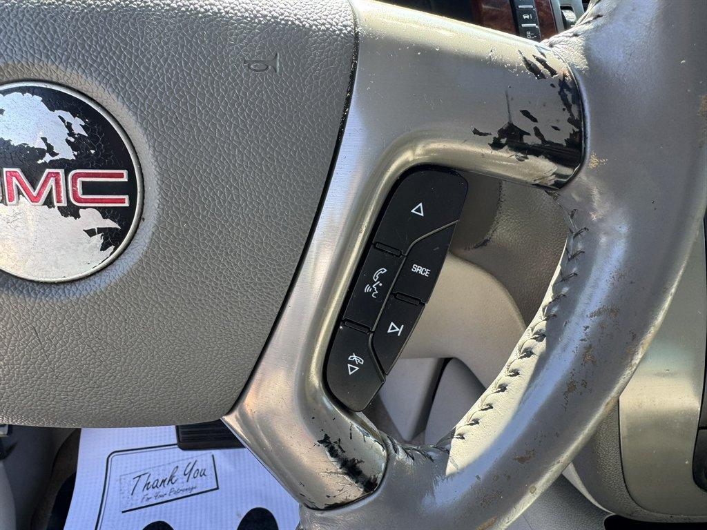 2011 Silver /Grey GMC Yukon XL (1GKS1KE02BR) with an 5.3l V8 SFI Flex 5.3l engine, Automatic transmission, located at 745 East Steele Rd., West Columbia, SC, 29170, (803) 755-9148, 33.927212, -81.148483- Photo#9