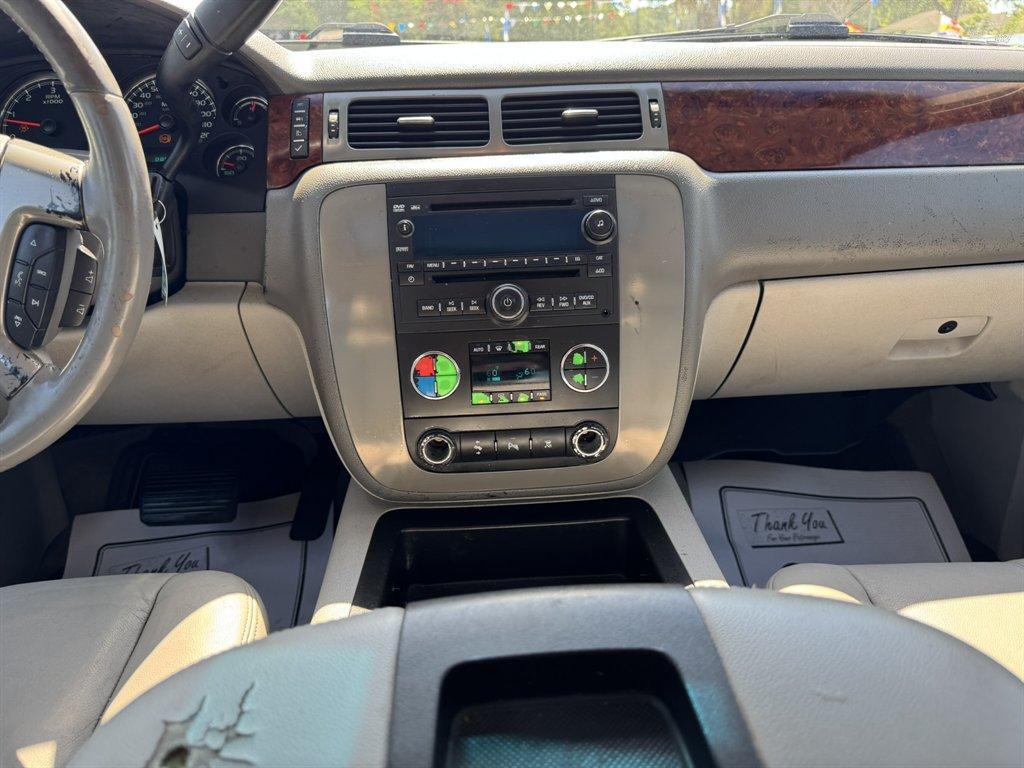 2011 Silver /Grey GMC Yukon XL (1GKS1KE02BR) with an 5.3l V8 SFI Flex 5.3l engine, Automatic transmission, located at 745 East Steele Rd., West Columbia, SC, 29170, (803) 755-9148, 33.927212, -81.148483- Photo#11