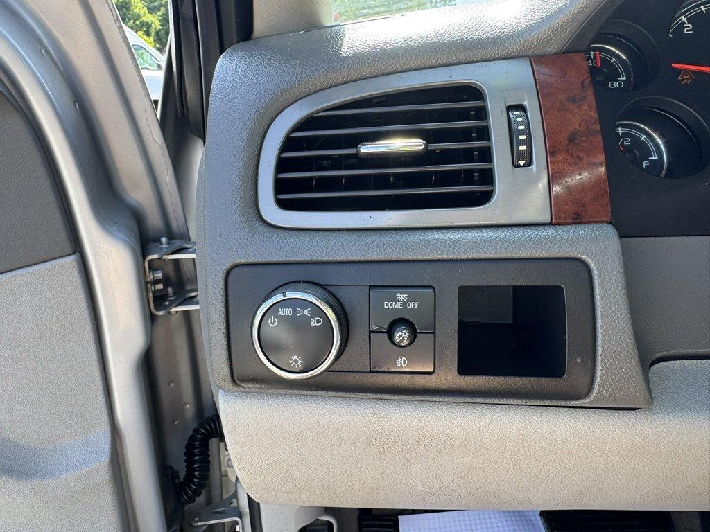 2011 Silver /Grey GMC Yukon XL (1GKS1KE02BR) with an 5.3l V8 SFI Flex 5.3l engine, Automatic transmission, located at 745 East Steele Rd., West Columbia, SC, 29170, (803) 755-9148, 33.927212, -81.148483- Photo#16