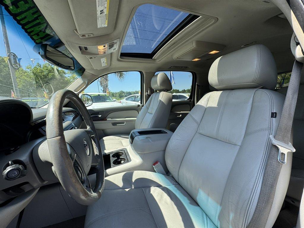 2011 Silver /Grey GMC Yukon XL (1GKS1KE02BR) with an 5.3l V8 SFI Flex 5.3l engine, Automatic transmission, located at 745 East Steele Rd., West Columbia, SC, 29170, (803) 755-9148, 33.927212, -81.148483- Photo#19