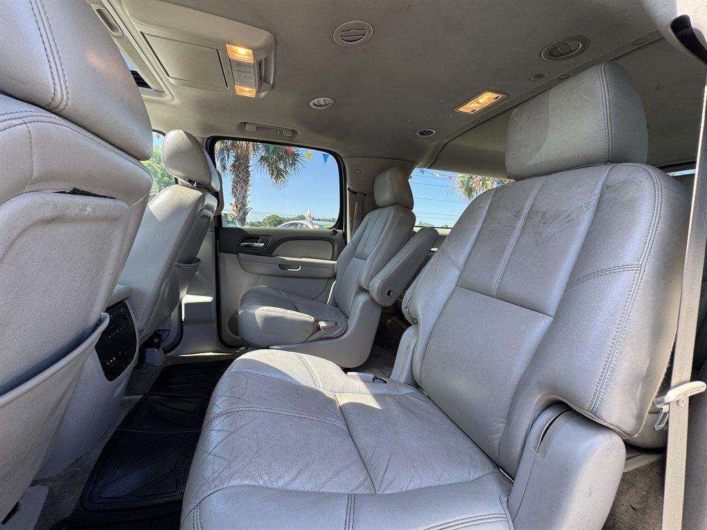 2011 Silver /Grey GMC Yukon XL (1GKS1KE02BR) with an 5.3l V8 SFI Flex 5.3l engine, Automatic transmission, located at 745 East Steele Rd., West Columbia, SC, 29170, (803) 755-9148, 33.927212, -81.148483- Photo#22