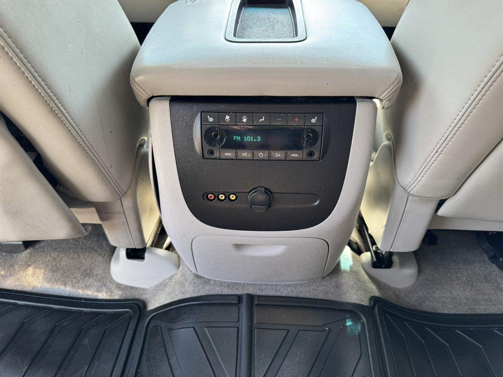 2011 Silver /Grey GMC Yukon XL (1GKS1KE02BR) with an 5.3l V8 SFI Flex 5.3l engine, Automatic transmission, located at 745 East Steele Rd., West Columbia, SC, 29170, (803) 755-9148, 33.927212, -81.148483- Photo#24