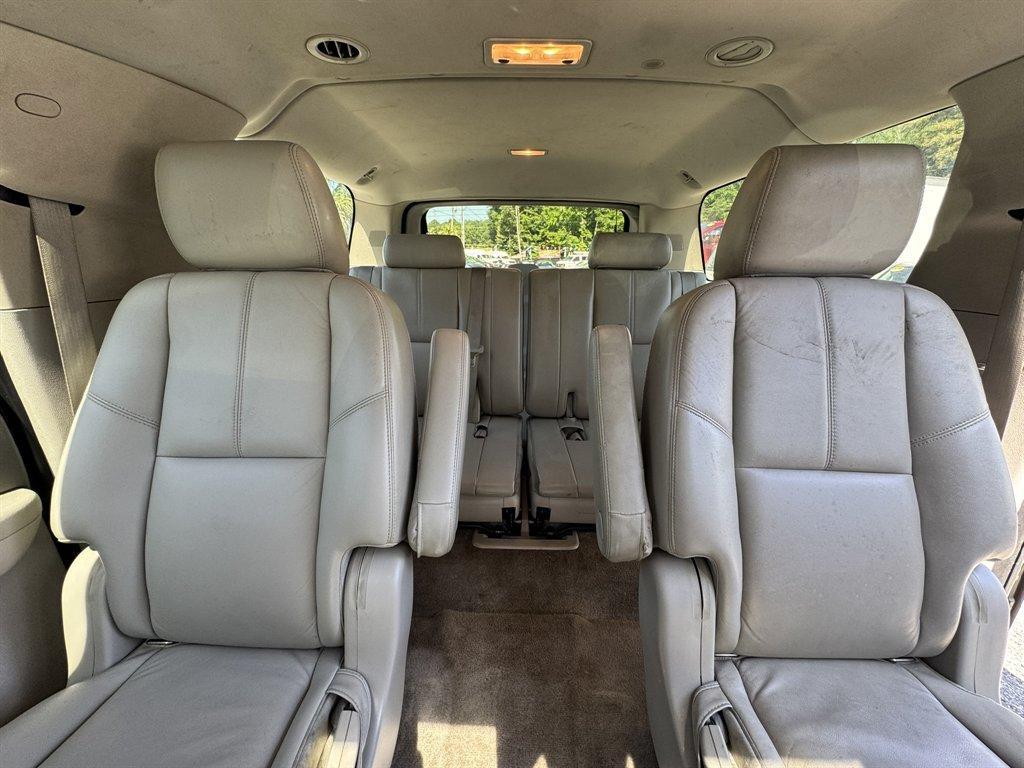 2011 Silver /Grey GMC Yukon XL (1GKS1KE02BR) with an 5.3l V8 SFI Flex 5.3l engine, Automatic transmission, located at 745 East Steele Rd., West Columbia, SC, 29170, (803) 755-9148, 33.927212, -81.148483- Photo#25