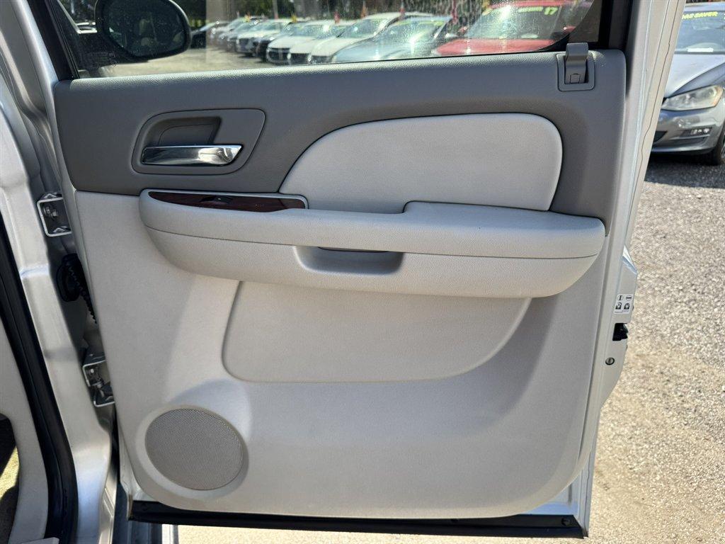 2011 Silver /Grey GMC Yukon XL (1GKS1KE02BR) with an 5.3l V8 SFI Flex 5.3l engine, Automatic transmission, located at 745 East Steele Rd., West Columbia, SC, 29170, (803) 755-9148, 33.927212, -81.148483- Photo#26