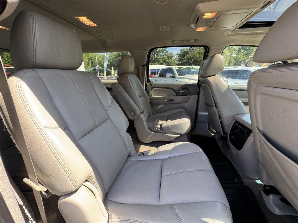 2011 Silver /Grey GMC Yukon XL (1GKS1KE02BR) with an 5.3l V8 SFI Flex 5.3l engine, Automatic transmission, located at 745 East Steele Rd., West Columbia, SC, 29170, (803) 755-9148, 33.927212, -81.148483- Photo#27
