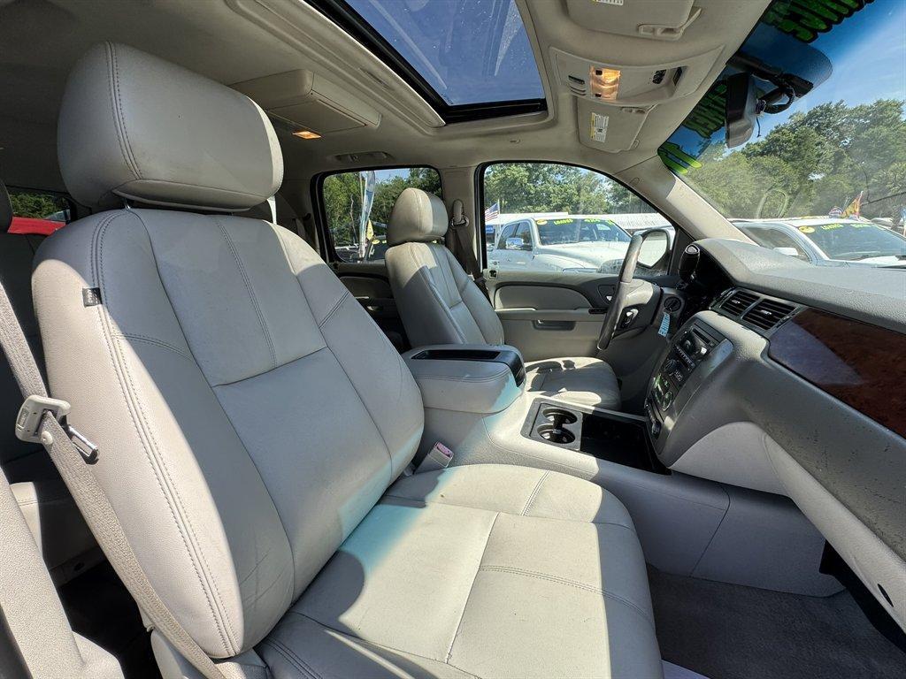 2011 Silver /Grey GMC Yukon XL (1GKS1KE02BR) with an 5.3l V8 SFI Flex 5.3l engine, Automatic transmission, located at 745 East Steele Rd., West Columbia, SC, 29170, (803) 755-9148, 33.927212, -81.148483- Photo#29