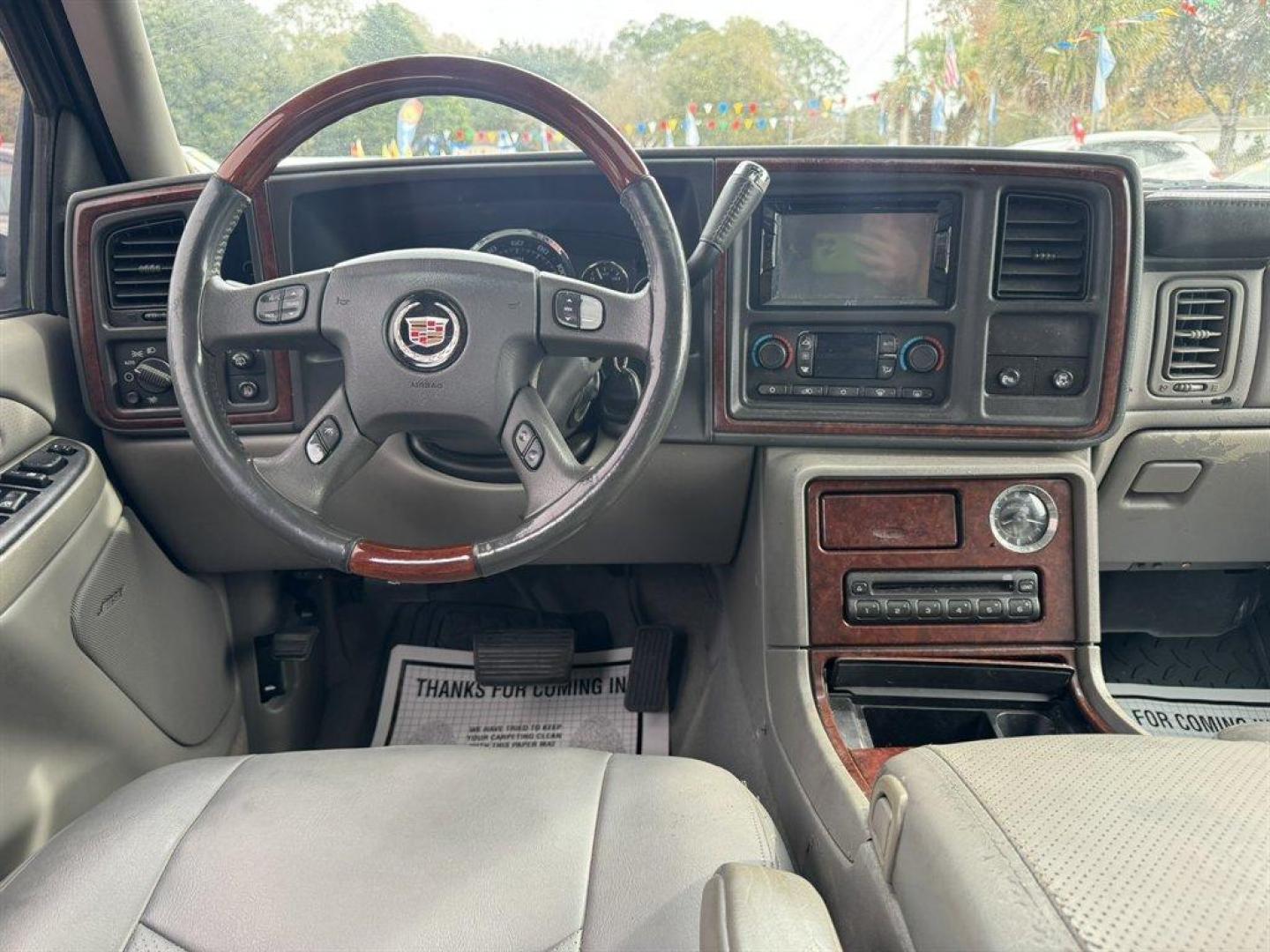 2005 Blue /Grey Cadillac Escalade (1GYEK63N45R) with an 6.0l V8 SFI 6.0l engine, Automatic transmission, located at 745 East Steele Rd., West Columbia, SC, 29170, (803) 755-9148, 33.927212, -81.148483 - Photo#6