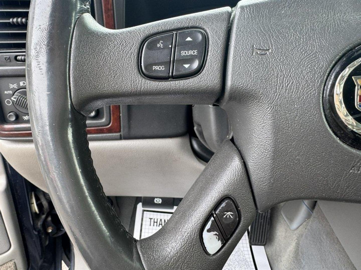 2005 Blue /Grey Cadillac Escalade (1GYEK63N45R) with an 6.0l V8 SFI 6.0l engine, Automatic transmission, located at 745 East Steele Rd., West Columbia, SC, 29170, (803) 755-9148, 33.927212, -81.148483 - Photo#8