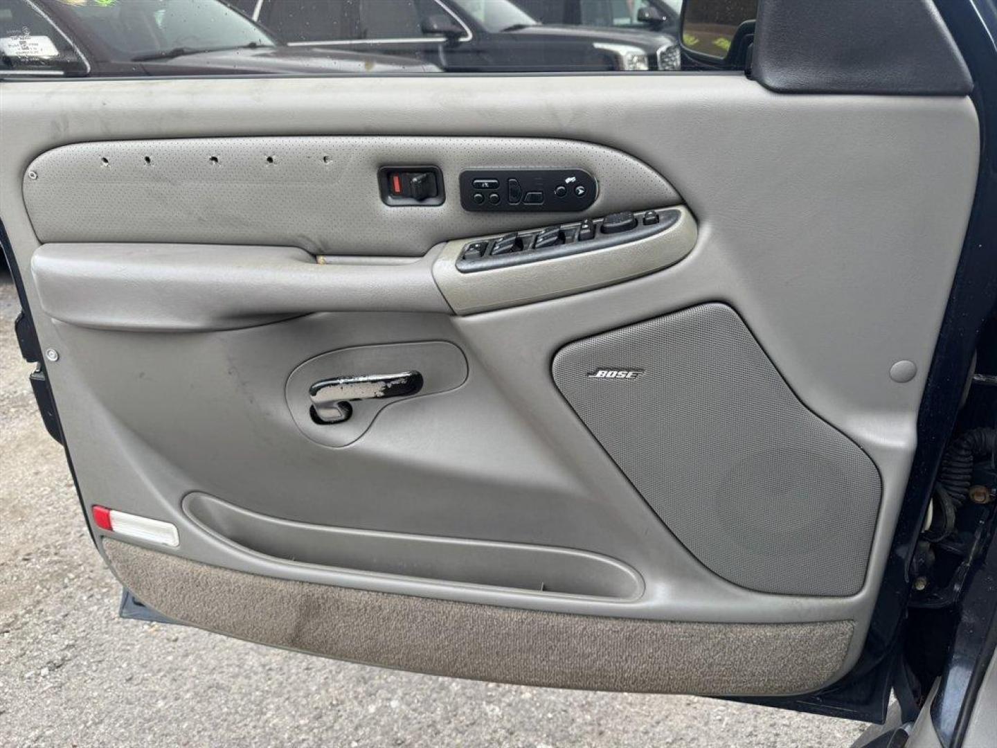 2005 Blue /Grey Cadillac Escalade (1GYEK63N45R) with an 6.0l V8 SFI 6.0l engine, Automatic transmission, located at 745 East Steele Rd., West Columbia, SC, 29170, (803) 755-9148, 33.927212, -81.148483 - Photo#15