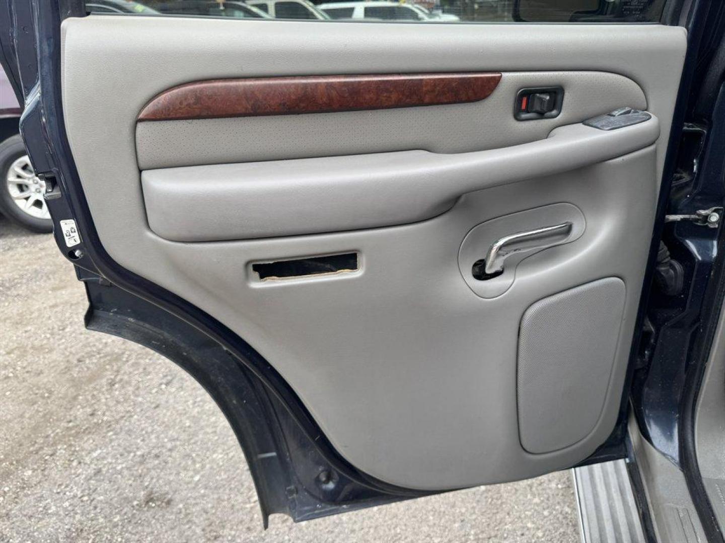 2005 Blue /Grey Cadillac Escalade (1GYEK63N45R) with an 6.0l V8 SFI 6.0l engine, Automatic transmission, located at 745 East Steele Rd., West Columbia, SC, 29170, (803) 755-9148, 33.927212, -81.148483 - Photo#18