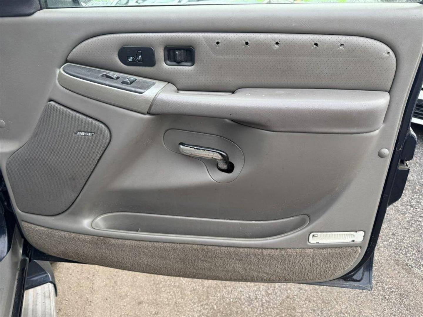 2005 Blue /Grey Cadillac Escalade (1GYEK63N45R) with an 6.0l V8 SFI 6.0l engine, Automatic transmission, located at 745 East Steele Rd., West Columbia, SC, 29170, (803) 755-9148, 33.927212, -81.148483 - Photo#22