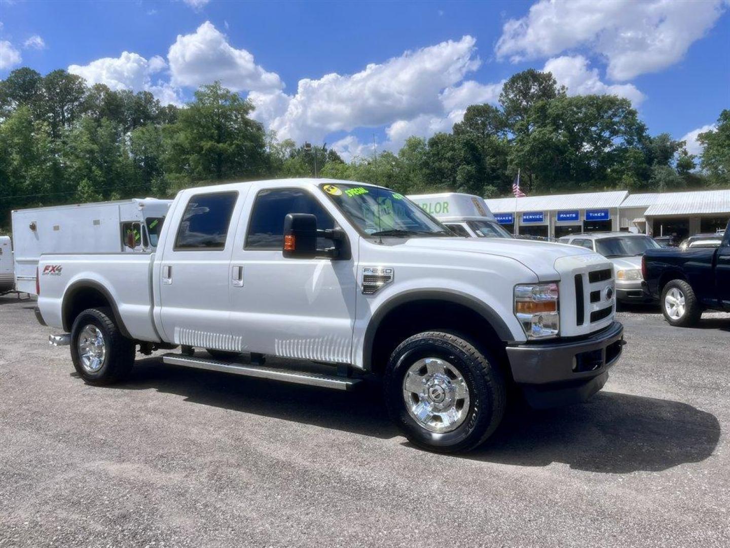2008 White /Black Ford F250sd (1FTSW21R98E) with an 6.4l V8 FI DSL 6.4l engine, Automatic transmission, located at 745 East Steele Rd., West Columbia, SC, 29170, (803) 755-9148, 33.927212, -81.148483 - Special Internet Price! 2008 Ford250SD - Photo#2