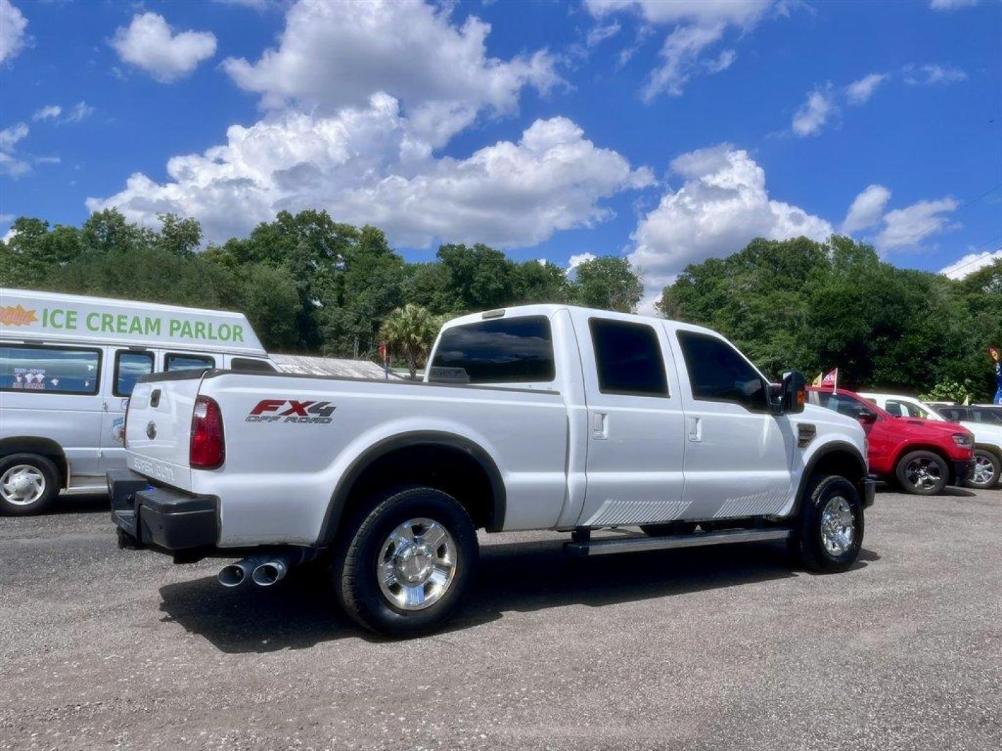 2008 White /Black Ford F250sd (1FTSW21R98E) with an 6.4l V8 FI DSL 6.4l engine, Automatic transmission, located at 745 East Steele Rd., West Columbia, SC, 29170, (803) 755-9148, 33.927212, -81.148483 - Special Internet Price! 2008 Ford250SD - Photo#3