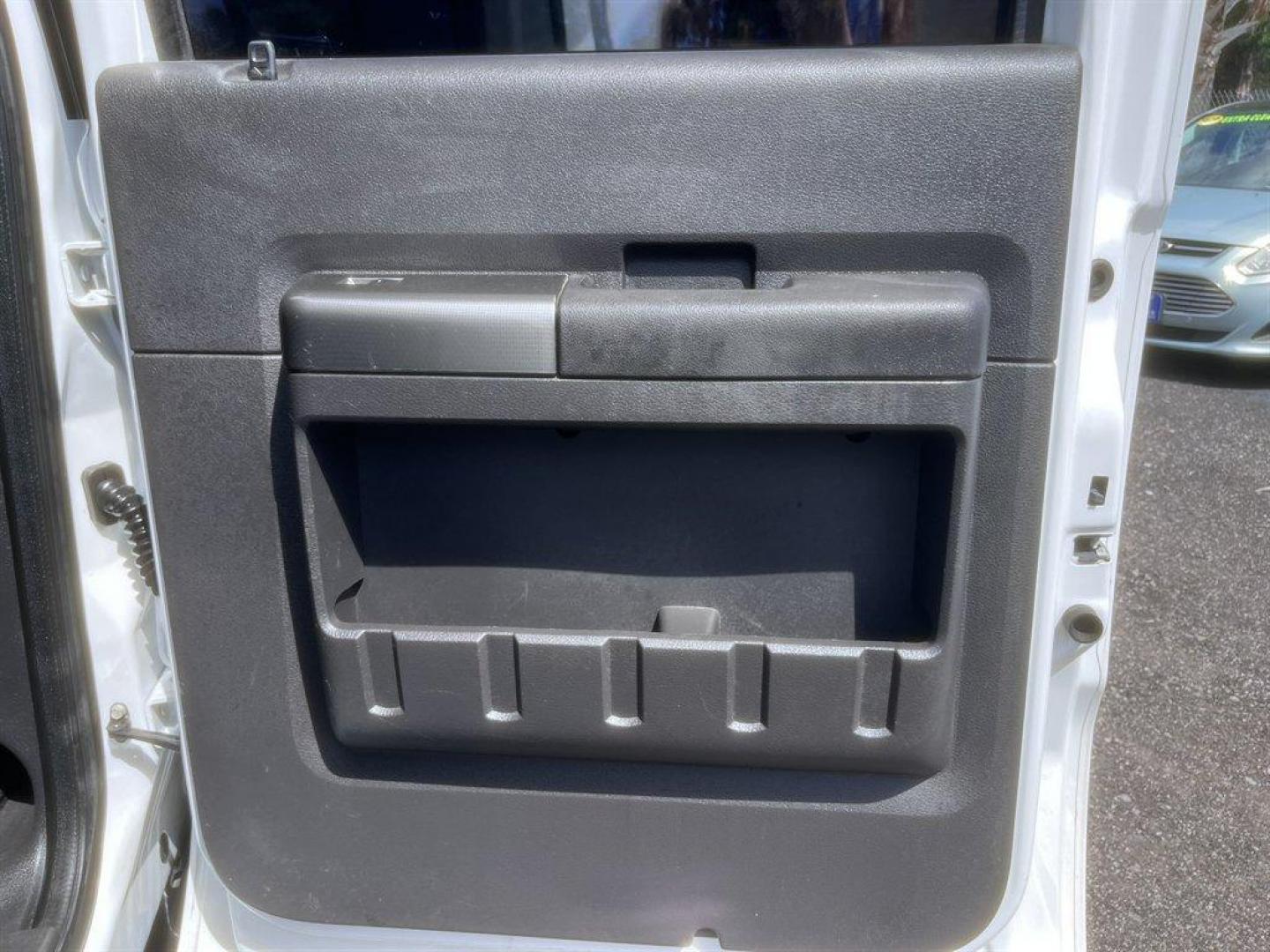 2008 White /Black Ford F250sd (1FTSW21R98E) with an 6.4l V8 FI DSL 6.4l engine, Automatic transmission, located at 745 East Steele Rd., West Columbia, SC, 29170, (803) 755-9148, 33.927212, -81.148483 - Special Internet Price! 2008 Ford250SD - Photo#21