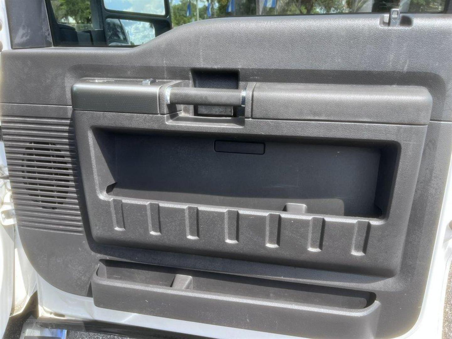 2008 White /Black Ford F250sd (1FTSW21R98E) with an 6.4l V8 FI DSL 6.4l engine, Automatic transmission, located at 745 East Steele Rd., West Columbia, SC, 29170, (803) 755-9148, 33.927212, -81.148483 - Special Internet Price! 2008 Ford250SD - Photo#23