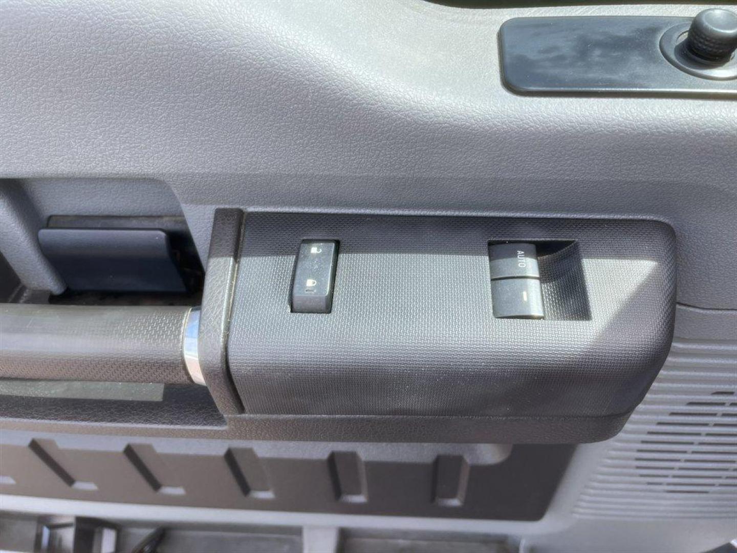 2011 White /Grey Ford F250sd (1FTBF2B65BE) with an 6.2l V8 EFI Sohc Flex 6.2 engine, Automatic transmission, located at 745 East Steele Rd., West Columbia, SC, 29170, (803) 755-9148, 33.927212, -81.148483 - Special Internet Price! 2011 Ford F250SD - Photo#14