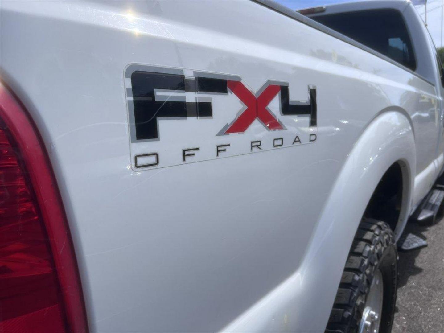 2011 White /Grey Ford F250sd (1FTBF2B65BE) with an 6.2l V8 EFI Sohc Flex 6.2 engine, Automatic transmission, located at 745 East Steele Rd., West Columbia, SC, 29170, (803) 755-9148, 33.927212, -81.148483 - Special Internet Price! 2011 Ford F250SD - Photo#19