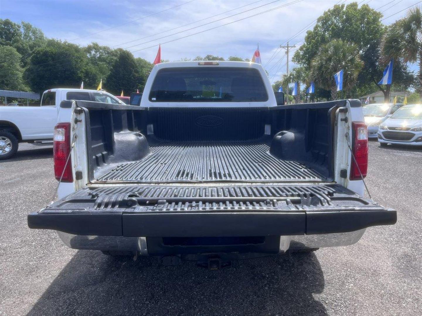 2011 White /Grey Ford F250sd (1FTBF2B65BE) with an 6.2l V8 EFI Sohc Flex 6.2 engine, Automatic transmission, located at 745 East Steele Rd., West Columbia, SC, 29170, (803) 755-9148, 33.927212, -81.148483 - Special Internet Price! 2011 Ford F250SD - Photo#21