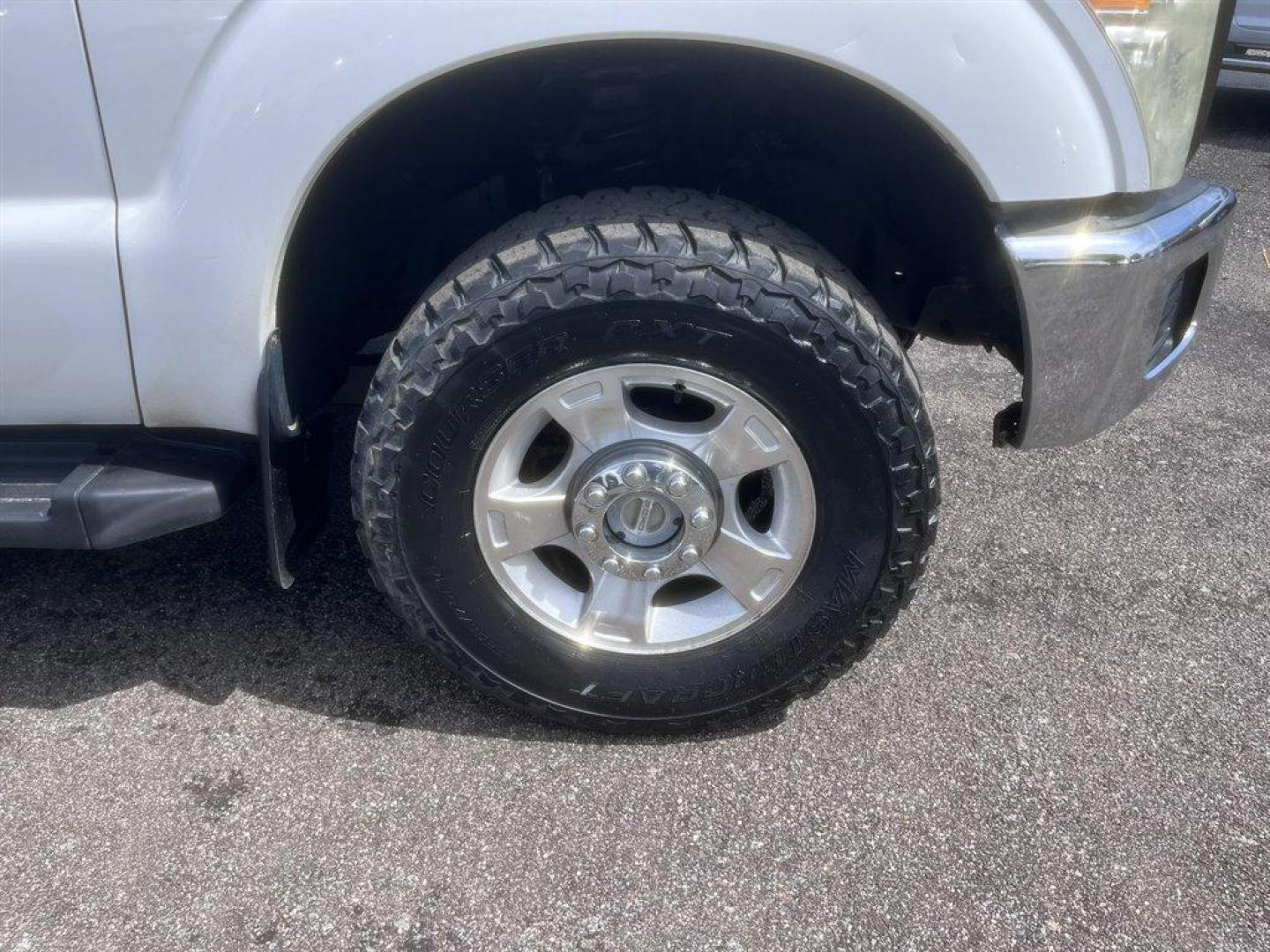 2011 White /Grey Ford F250sd (1FTBF2B65BE) with an 6.2l V8 EFI Sohc Flex 6.2 engine, Automatic transmission, located at 745 East Steele Rd., West Columbia, SC, 29170, (803) 755-9148, 33.927212, -81.148483 - Special Internet Price! 2011 Ford F250SD - Photo#22