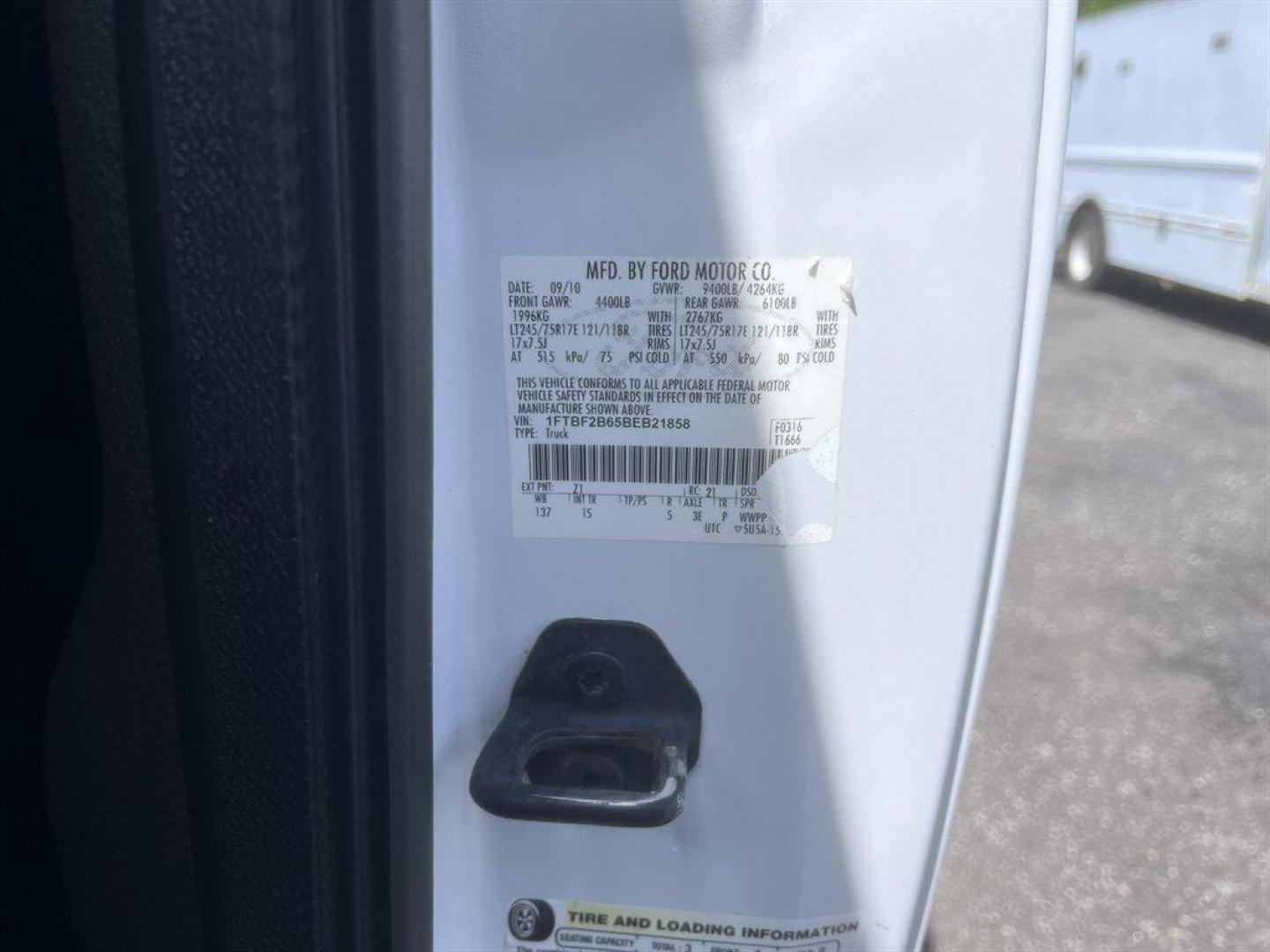 2011 White /Grey Ford F250sd (1FTBF2B65BE) with an 6.2l V8 EFI Sohc Flex 6.2 engine, Automatic transmission, located at 745 East Steele Rd., West Columbia, SC, 29170, (803) 755-9148, 33.927212, -81.148483 - Special Internet Price! 2011 Ford F250SD - Photo#26