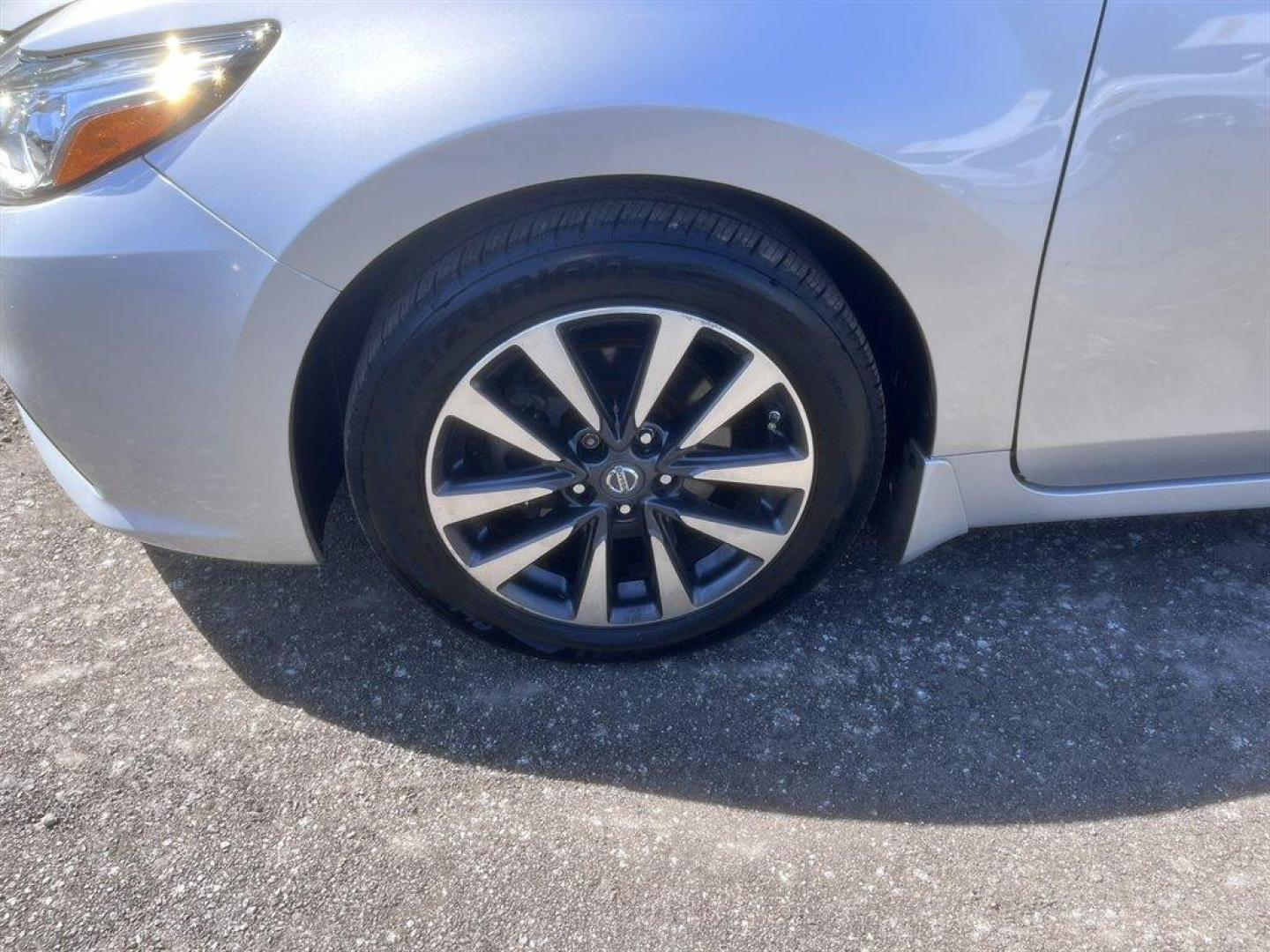 2017 Silver /Black Nissan Altima (1N4AL3AP0HC) with an 2.5l I-4 Smpi Dohc Cvtcs engine, Automatic transmission, located at 745 East Steele Rd., West Columbia, SC, 29170, (803) 755-9148, 33.927212, -81.148483 - Special Internet Price! 2017 Nissan Altima with AM/FM radio, Bluetooth, Cruise control, Backup camera, Powered driver seat, Cloth interior, Push to start, Keyless entry, Powered windows, Powered door locks, Plus more! - Photo#30