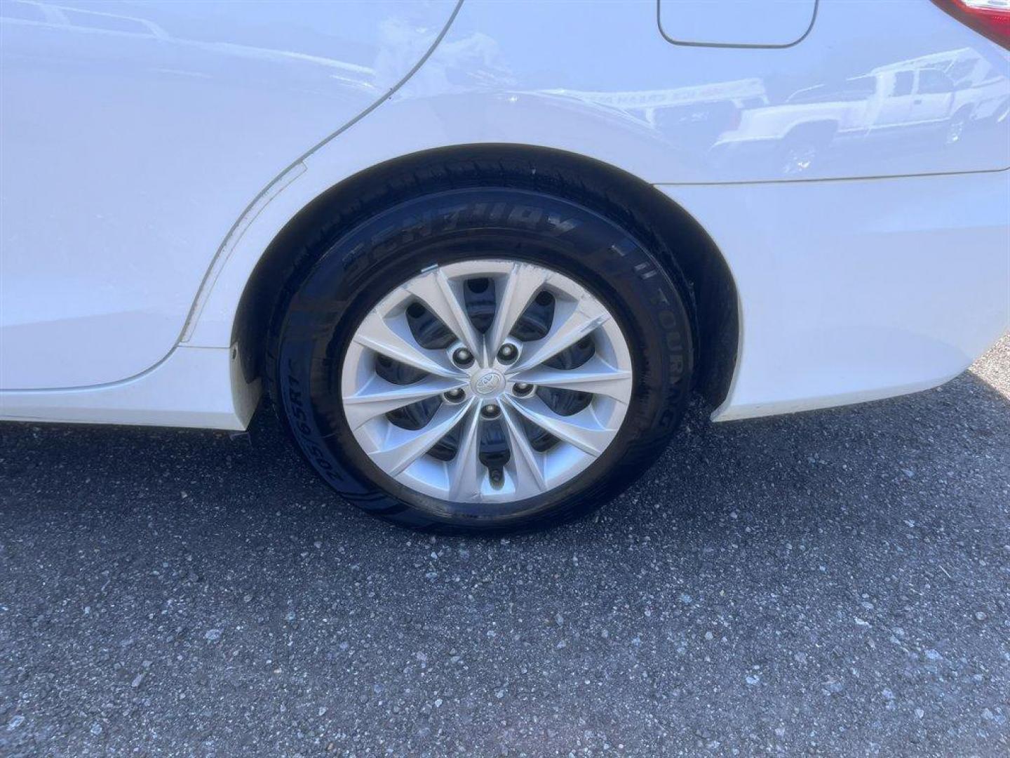 2016 White /Tan Toyota Camry (4T1BF1FK9GU) with an 2.5l I-4 SFI Dohc VVT-I 2 engine, Automatic transmission, located at 745 East Steele Rd., West Columbia, SC, 29170, (803) 755-9148, 33.927212, -81.148483 - Special Internet Price! 2016 Toyota Camry LE with AM/FM radio, Backup camera, Cruise control, Cloth interior, Keyless entry, Powered driver seat, Powered windows, Powered door locks, Plus more! - Photo#31