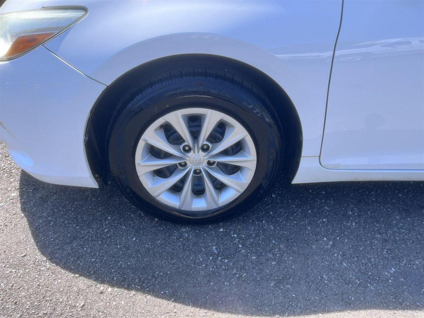 2016 White /Tan Toyota Camry (4T1BF1FK9GU) with an 2.5l I-4 SFI Dohc VVT-I 2 engine, Automatic transmission, located at 745 East Steele Rd., West Columbia, SC, 29170, (803) 755-9148, 33.927212, -81.148483 - Special Internet Price! 2016 Toyota Camry LE with AM/FM radio, Backup camera, Cruise control, Cloth interior, Keyless entry, Powered driver seat, Powered windows, Powered door locks, Plus more! - Photo#32