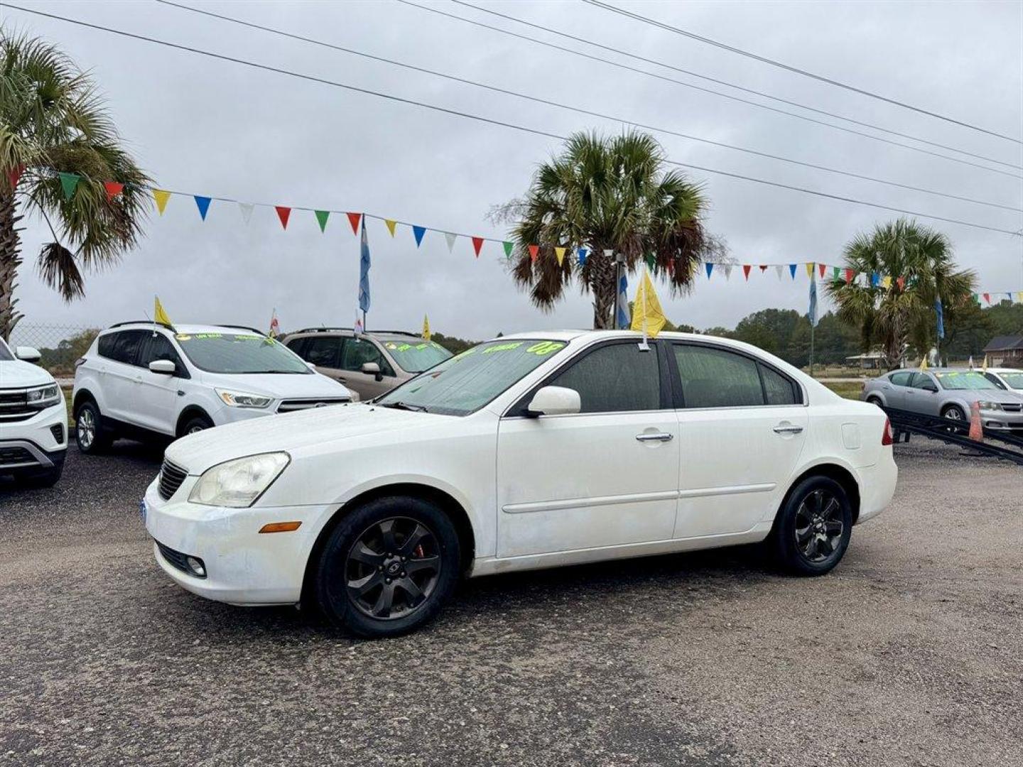 2008 White /Taupe Kia Optima (KNAGE124585) with an 2.7l V6 MPI Dohc 2.7l engine, Automatic transmission, located at 745 East Steele Rd., West Columbia, SC, 29170, (803) 755-9148, 33.927212, -81.148483 - Special Internet Price! 2008 Kia Optima - Photo#0