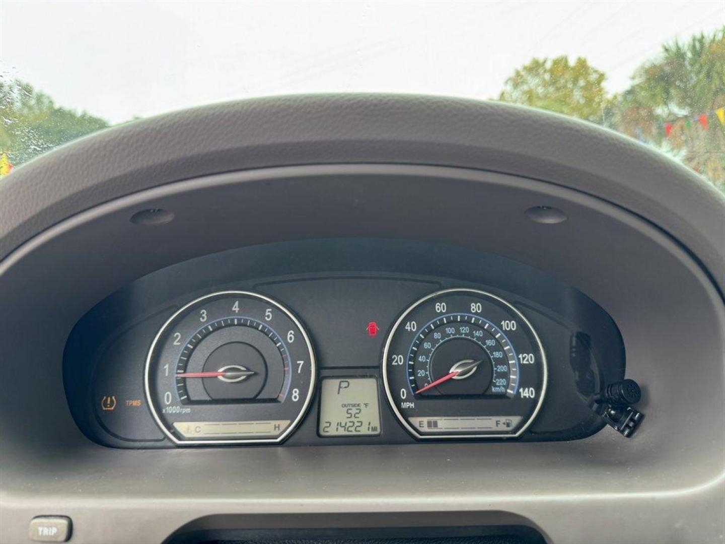 2008 White /Taupe Kia Optima (KNAGE124585) with an 2.7l V6 MPI Dohc 2.7l engine, Automatic transmission, located at 745 East Steele Rd., West Columbia, SC, 29170, (803) 755-9148, 33.927212, -81.148483 - Special Internet Price! 2008 Kia Optima - Photo#10