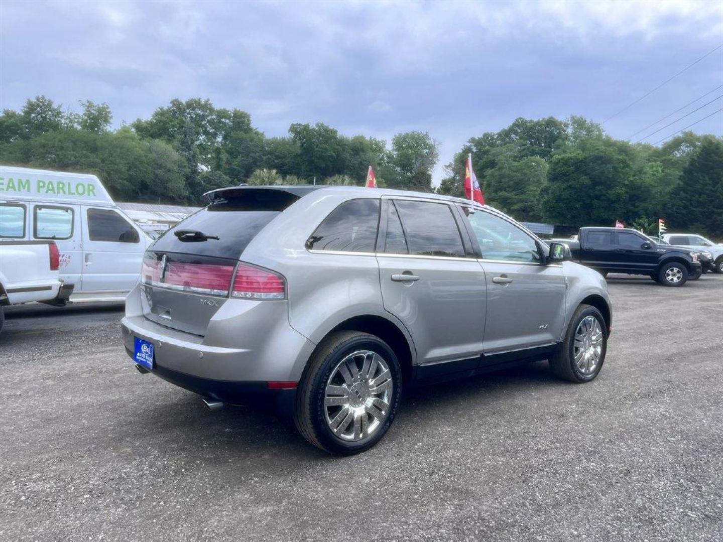 2008 Silver /Grey Lincoln MKX (2LMDU68C28B) with an 3.5l V6 SFI Dohc 24v 3.5l engine, Automatic transmission, located at 745 East Steele Rd., West Columbia, SC, 29170, (803) 755-9148, 33.927212, -81.148483 - Special Internet Price! 2008 Lincoln MKX with AM/FM radio, Backup camera, Navigation, Sunroof, Leather interior, Powered front seats, Powered liftgate, Powered windows, Powered door locks, Plus more! - Photo#3