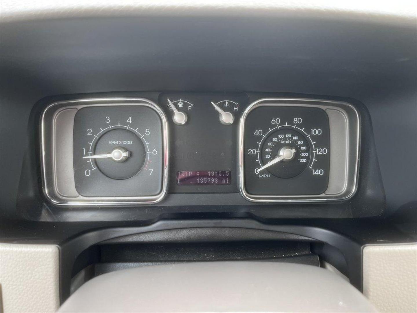 2008 Silver /Grey Lincoln MKX (2LMDU68C28B) with an 3.5l V6 SFI Dohc 24v 3.5l engine, Automatic transmission, located at 745 East Steele Rd., West Columbia, SC, 29170, (803) 755-9148, 33.927212, -81.148483 - Special Internet Price! 2008 Lincoln MKX with AM/FM radio, Backup camera, Navigation, Sunroof, Leather interior, Powered front seats, Powered liftgate, Powered windows, Powered door locks, Plus more! - Photo#10