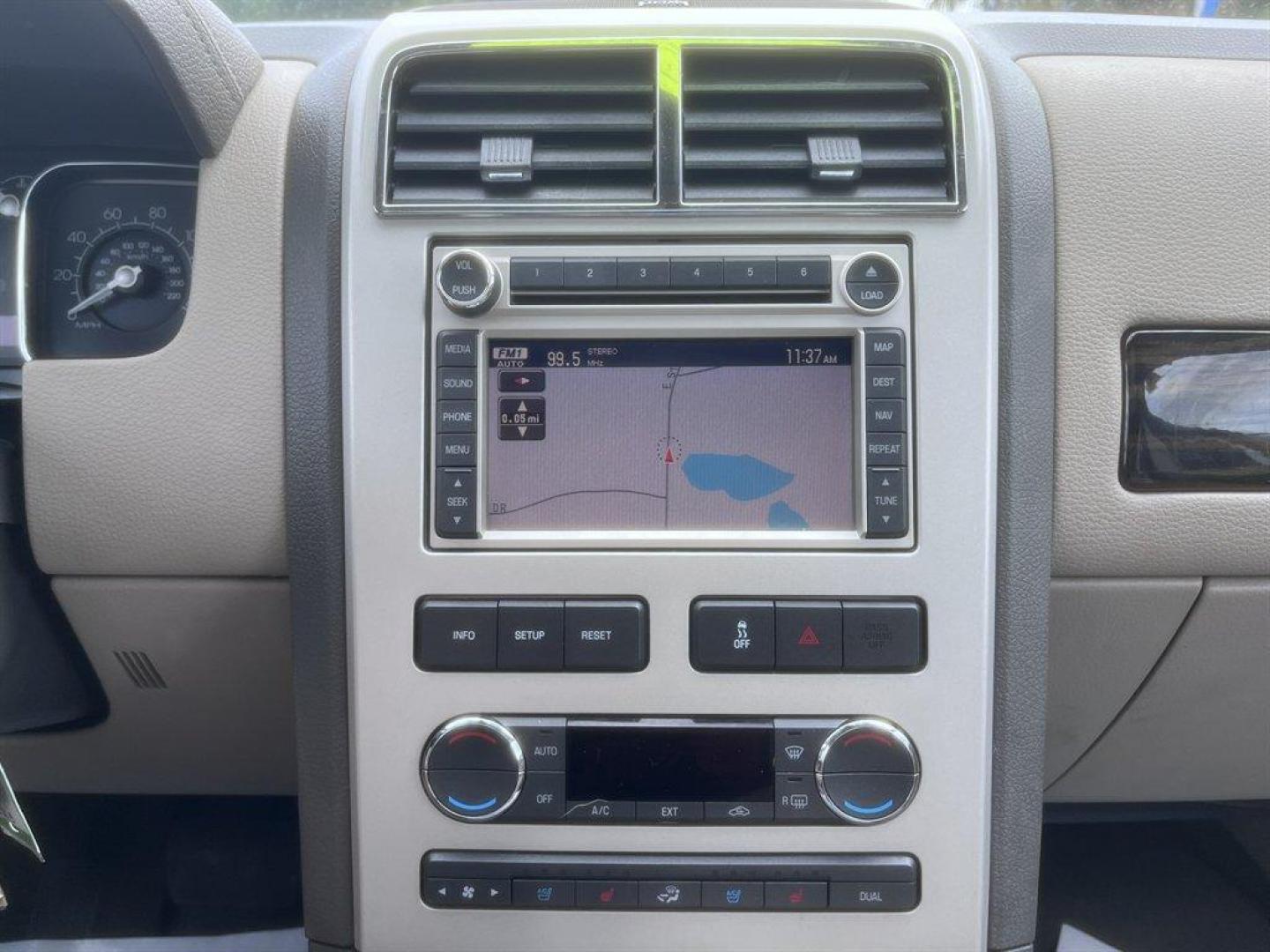 2008 Silver /Grey Lincoln MKX (2LMDU68C28B) with an 3.5l V6 SFI Dohc 24v 3.5l engine, Automatic transmission, located at 745 East Steele Rd., West Columbia, SC, 29170, (803) 755-9148, 33.927212, -81.148483 - Special Internet Price! 2008 Lincoln MKX with AM/FM radio, Backup camera, Navigation, Sunroof, Leather interior, Powered front seats, Powered liftgate, Powered windows, Powered door locks, Plus more! - Photo#13