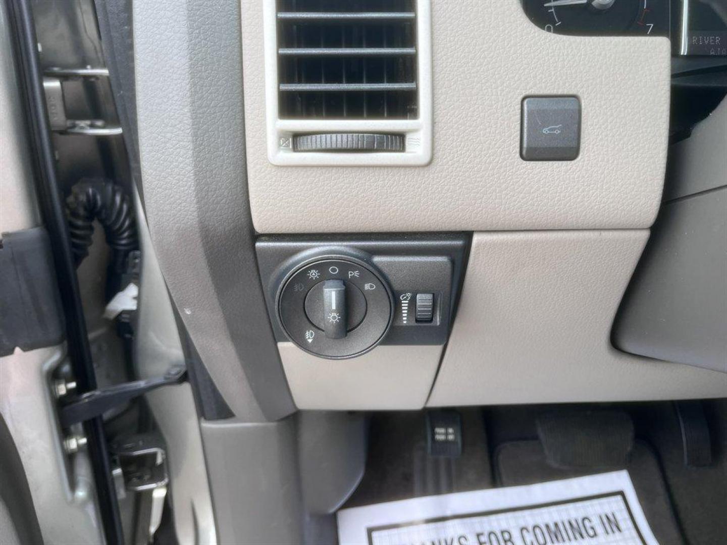 2008 Silver /Grey Lincoln MKX (2LMDU68C28B) with an 3.5l V6 SFI Dohc 24v 3.5l engine, Automatic transmission, located at 745 East Steele Rd., West Columbia, SC, 29170, (803) 755-9148, 33.927212, -81.148483 - Special Internet Price! 2008 Lincoln MKX with AM/FM radio, Backup camera, Navigation, Sunroof, Leather interior, Powered front seats, Powered liftgate, Powered windows, Powered door locks, Plus more! - Photo#16