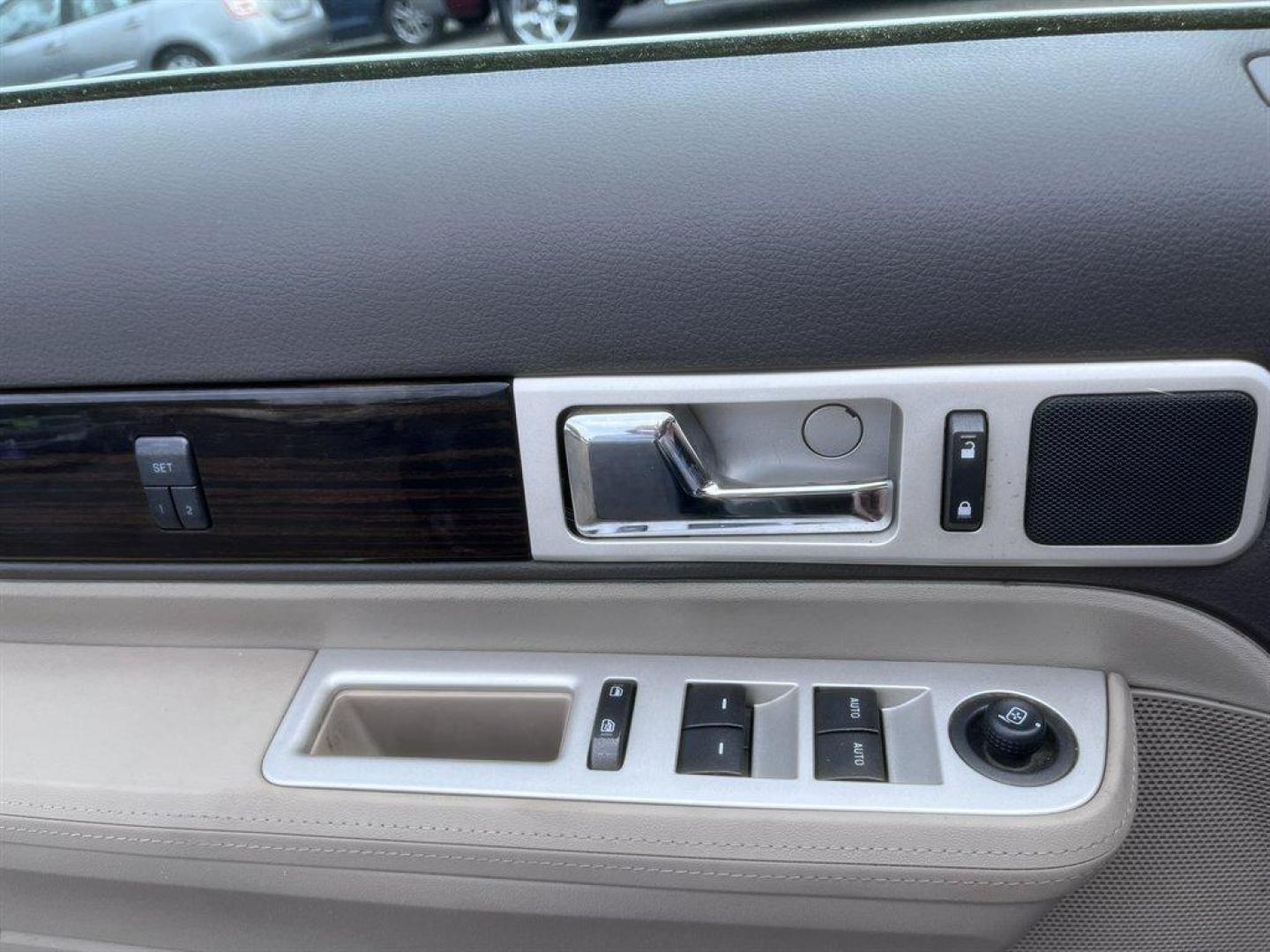 2008 Silver /Grey Lincoln MKX (2LMDU68C28B) with an 3.5l V6 SFI Dohc 24v 3.5l engine, Automatic transmission, located at 745 East Steele Rd., West Columbia, SC, 29170, (803) 755-9148, 33.927212, -81.148483 - Special Internet Price! 2008 Lincoln MKX with AM/FM radio, Backup camera, Navigation, Sunroof, Leather interior, Powered front seats, Powered liftgate, Powered windows, Powered door locks, Plus more! - Photo#18