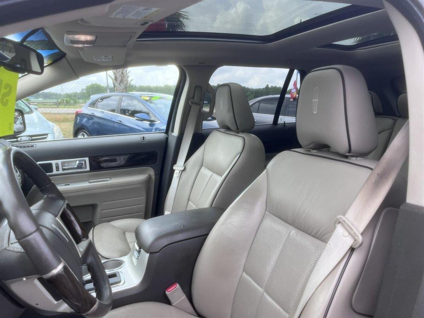 2008 Silver /Grey Lincoln MKX (2LMDU68C28B) with an 3.5l V6 SFI Dohc 24v 3.5l engine, Automatic transmission, located at 745 East Steele Rd., West Columbia, SC, 29170, (803) 755-9148, 33.927212, -81.148483 - Special Internet Price! 2008 Lincoln MKX with AM/FM radio, Backup camera, Navigation, Sunroof, Leather interior, Powered front seats, Powered liftgate, Powered windows, Powered door locks, Plus more! - Photo#19