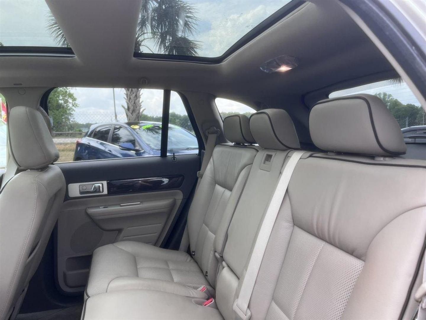 2008 Silver /Grey Lincoln MKX (2LMDU68C28B) with an 3.5l V6 SFI Dohc 24v 3.5l engine, Automatic transmission, located at 745 East Steele Rd., West Columbia, SC, 29170, (803) 755-9148, 33.927212, -81.148483 - Special Internet Price! 2008 Lincoln MKX with AM/FM radio, Backup camera, Navigation, Sunroof, Leather interior, Powered front seats, Powered liftgate, Powered windows, Powered door locks, Plus more! - Photo#22