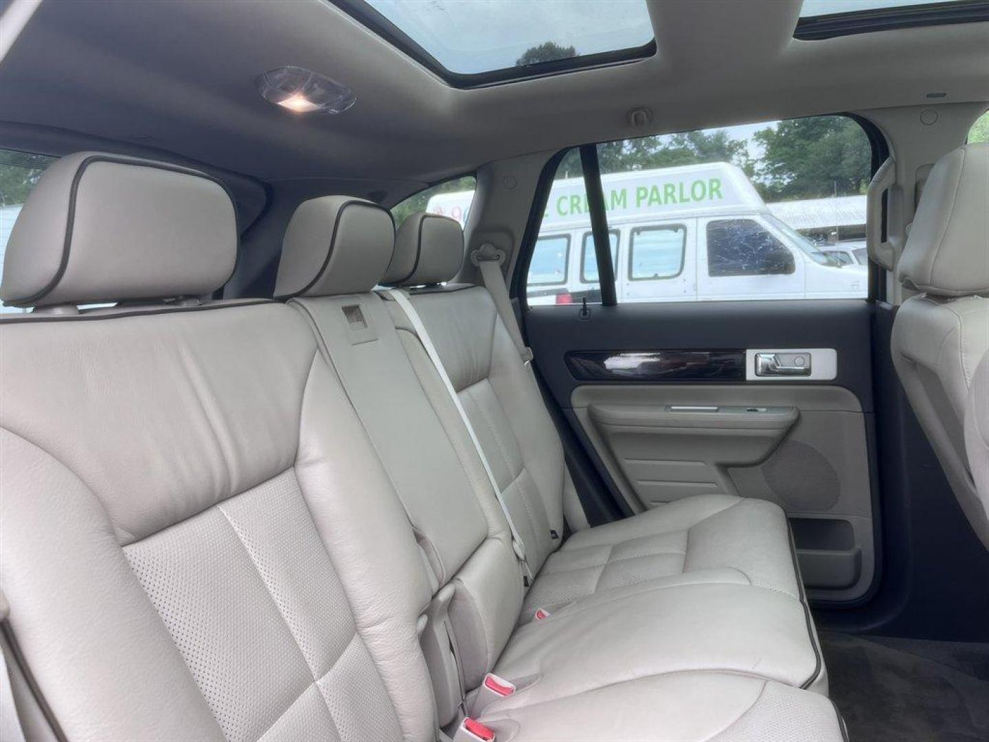 2008 Silver /Grey Lincoln MKX (2LMDU68C28B) with an 3.5l V6 SFI Dohc 24v 3.5l engine, Automatic transmission, located at 745 East Steele Rd., West Columbia, SC, 29170, (803) 755-9148, 33.927212, -81.148483 - Special Internet Price! 2008 Lincoln MKX with AM/FM radio, Backup camera, Navigation, Sunroof, Leather interior, Powered front seats, Powered liftgate, Powered windows, Powered door locks, Plus more! - Photo#24