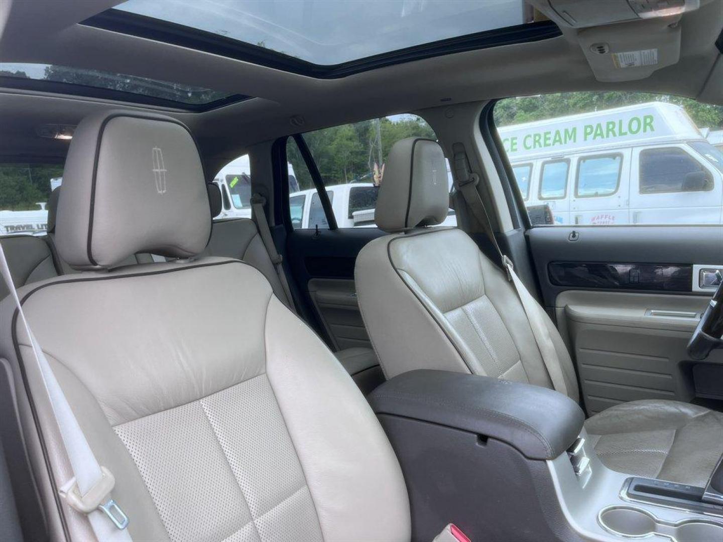 2008 Silver /Grey Lincoln MKX (2LMDU68C28B) with an 3.5l V6 SFI Dohc 24v 3.5l engine, Automatic transmission, located at 745 East Steele Rd., West Columbia, SC, 29170, (803) 755-9148, 33.927212, -81.148483 - Special Internet Price! 2008 Lincoln MKX with AM/FM radio, Backup camera, Navigation, Sunroof, Leather interior, Powered front seats, Powered liftgate, Powered windows, Powered door locks, Plus more! - Photo#26