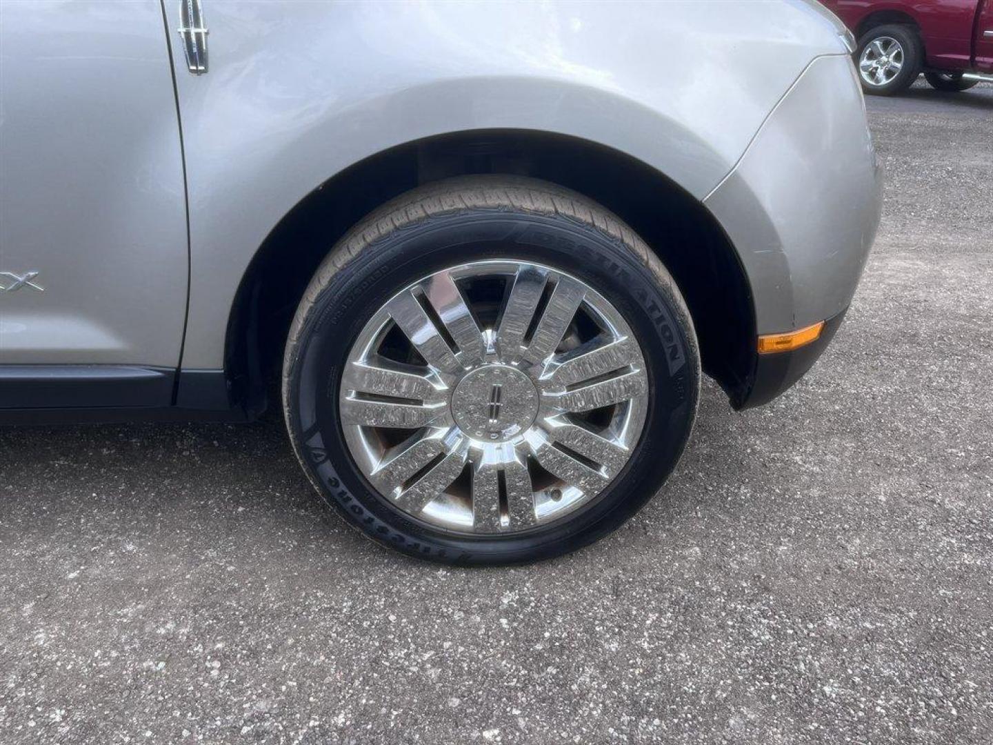 2008 Silver /Grey Lincoln MKX (2LMDU68C28B) with an 3.5l V6 SFI Dohc 24v 3.5l engine, Automatic transmission, located at 745 East Steele Rd., West Columbia, SC, 29170, (803) 755-9148, 33.927212, -81.148483 - Special Internet Price! 2008 Lincoln MKX with AM/FM radio, Backup camera, Navigation, Sunroof, Leather interior, Powered front seats, Powered liftgate, Powered windows, Powered door locks, Plus more! - Photo#30
