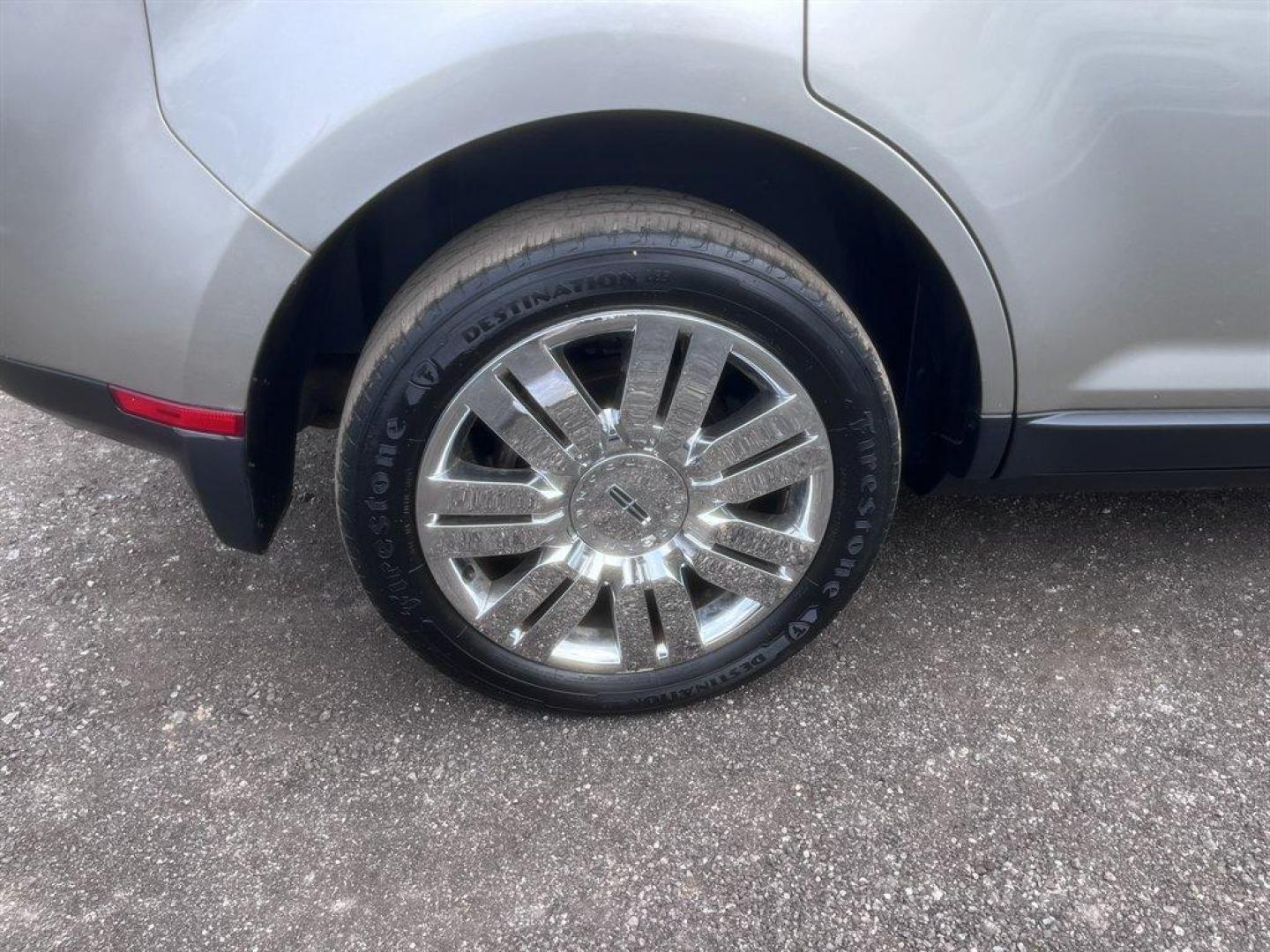 2008 Silver /Grey Lincoln MKX (2LMDU68C28B) with an 3.5l V6 SFI Dohc 24v 3.5l engine, Automatic transmission, located at 745 East Steele Rd., West Columbia, SC, 29170, (803) 755-9148, 33.927212, -81.148483 - Special Internet Price! 2008 Lincoln MKX with AM/FM radio, Backup camera, Navigation, Sunroof, Leather interior, Powered front seats, Powered liftgate, Powered windows, Powered door locks, Plus more! - Photo#31