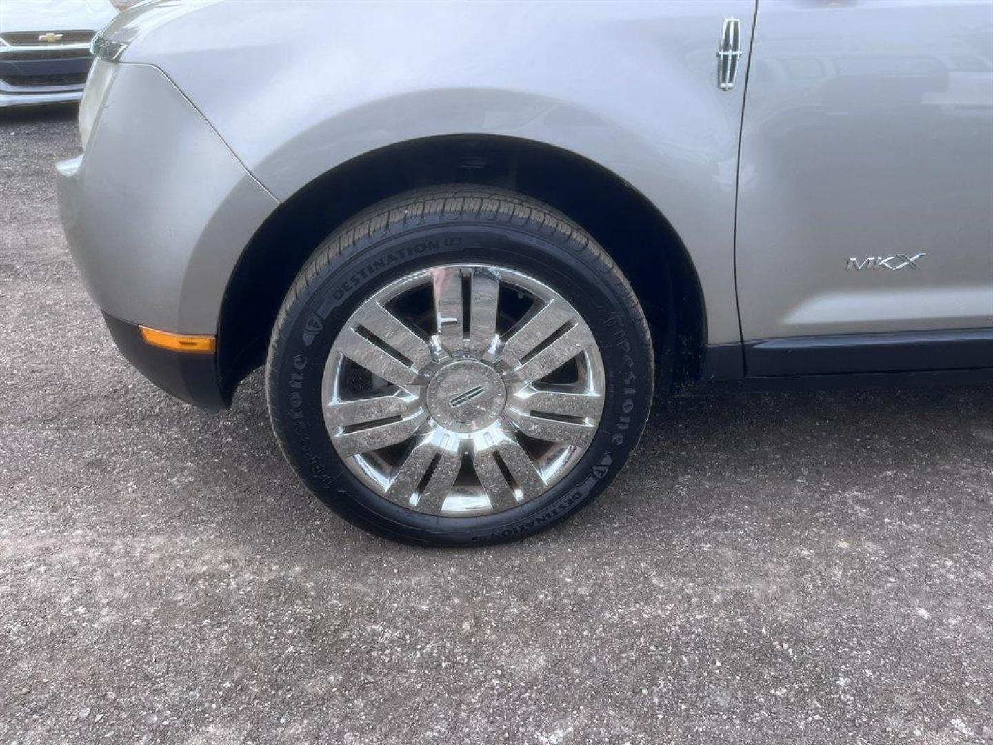 2008 Silver /Grey Lincoln MKX (2LMDU68C28B) with an 3.5l V6 SFI Dohc 24v 3.5l engine, Automatic transmission, located at 745 East Steele Rd., West Columbia, SC, 29170, (803) 755-9148, 33.927212, -81.148483 - Special Internet Price! 2008 Lincoln MKX with AM/FM radio, Backup camera, Navigation, Sunroof, Leather interior, Powered front seats, Powered liftgate, Powered windows, Powered door locks, Plus more! - Photo#33