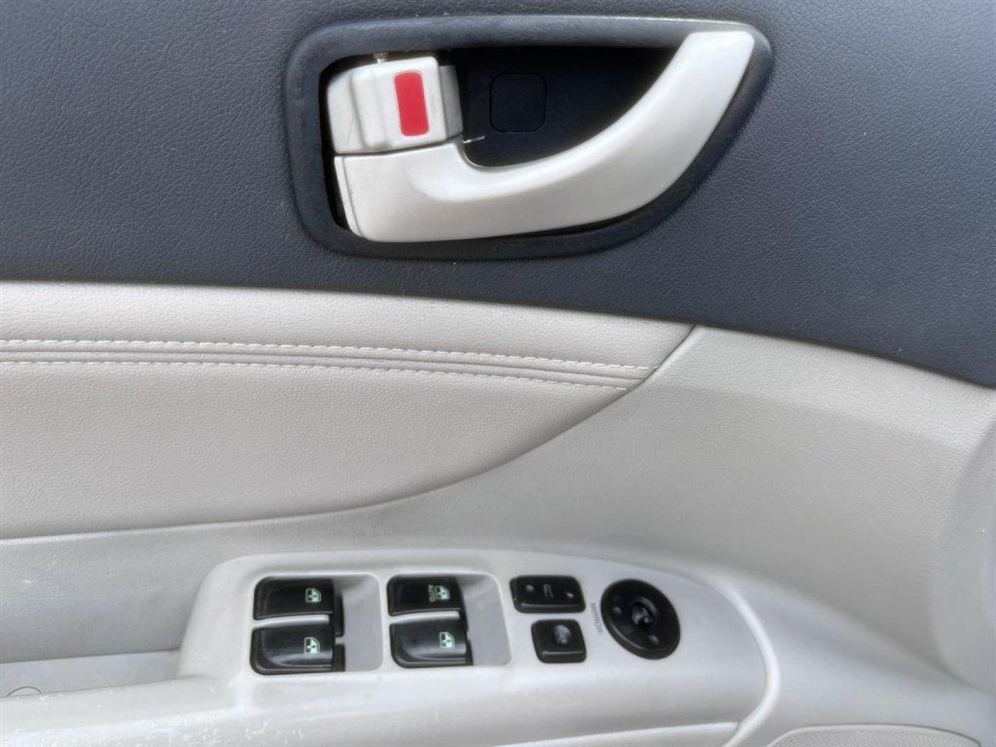 2008 Grey /Grey Hyundai Sonata (5NPEU46F48H) with an 3.3l V6 MPI Dohc 3.3l engine, Automatic transmission, located at 745 East Steele Rd., West Columbia, SC, 29170, (803) 755-9148, 33.927212, -81.148483 - Special Internet Price! 2008 Hyundai Sonata with AM/FM radio, Cruise control, Sunroof, Powered driver seat, Leather interior, Powered windows, Powered door locks, Plus more! - Photo#21