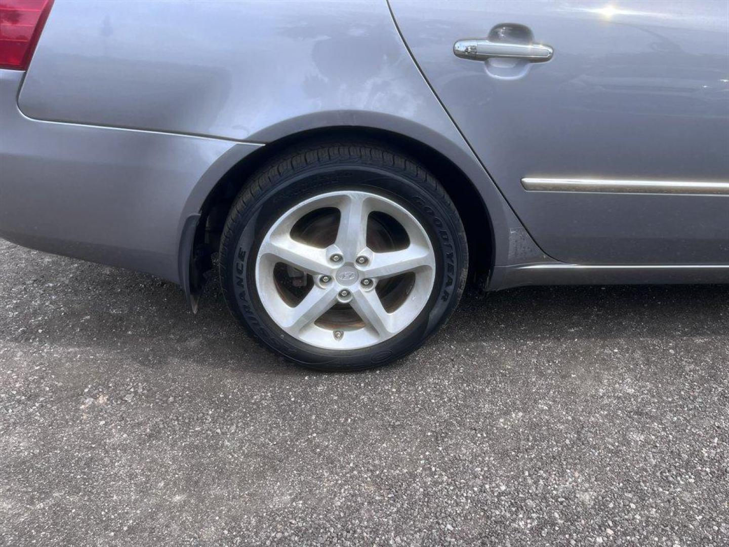 2008 Grey /Grey Hyundai Sonata (5NPEU46F48H) with an 3.3l V6 MPI Dohc 3.3l engine, Automatic transmission, located at 745 East Steele Rd., West Columbia, SC, 29170, (803) 755-9148, 33.927212, -81.148483 - Special Internet Price! 2008 Hyundai Sonata with AM/FM radio, Cruise control, Sunroof, Powered driver seat, Leather interior, Powered windows, Powered door locks, Plus more! - Photo#31